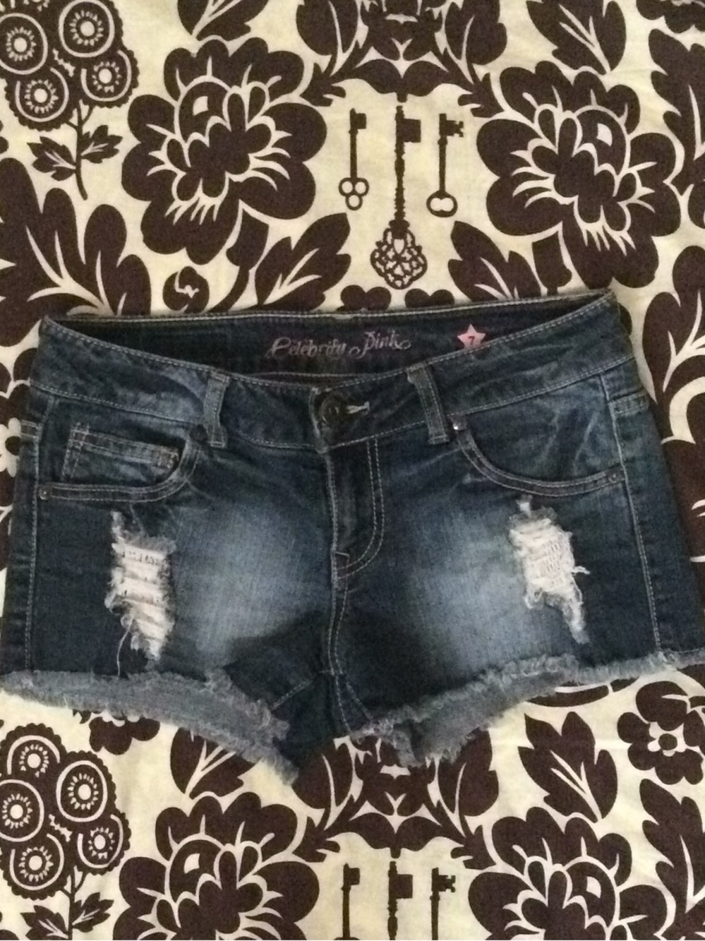 💗 CELEBRITY PINK distressed frayed shorts Sz 7 EUC